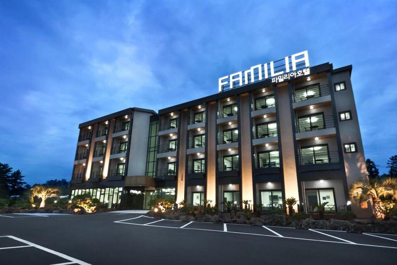 Familia Hotel Сеогвипо Екстериор снимка